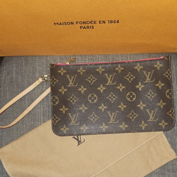 Louis Vuitton LV Accessory pouch Neverful Pouch Brown Monogram W/ COA - Picture 1 of 5